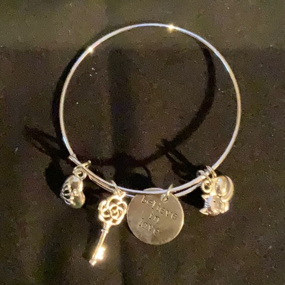 Bracelets - Picture 8 of 9